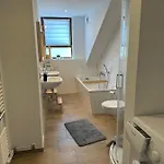 Апартаменты Gemuetliche Neurenovierte Dachgeschosswohnung *