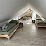 Gemuetliche Neurenovierte Dachgeschosswohnung Апартаменты
