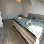 Gemuetliche Neurenovierte Dachgeschosswohnung *