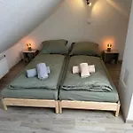 Gemuetliche Neurenovierte Dachgeschosswohnung *