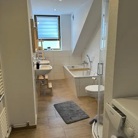 Apartmán Gemuetliche Neurenovierte Dachgeschosswohnung *
