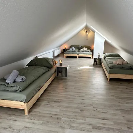Gemuetliche Neurenovierte Dachgeschosswohnung Lejlighed