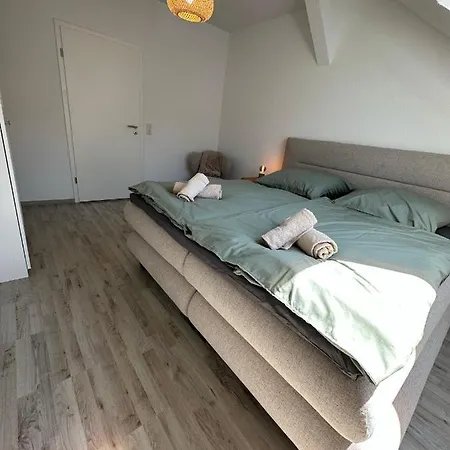Gemütliche Neurenovierte Dachgeschosswohnung *