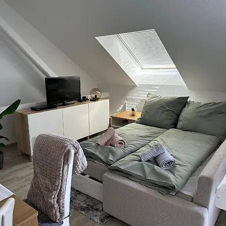Апартаменты Gemuetliche Neurenovierte Dachgeschosswohnung *