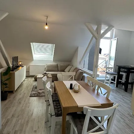 Gemuetliche Neurenovierte Dachgeschosswohnung * Erfurt