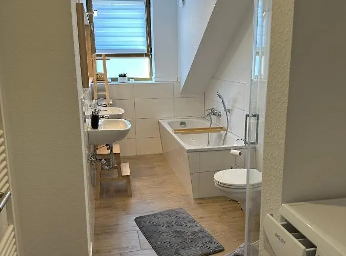 Apartment Gemütliche Neurenovierte Dachgeschosswohnung *