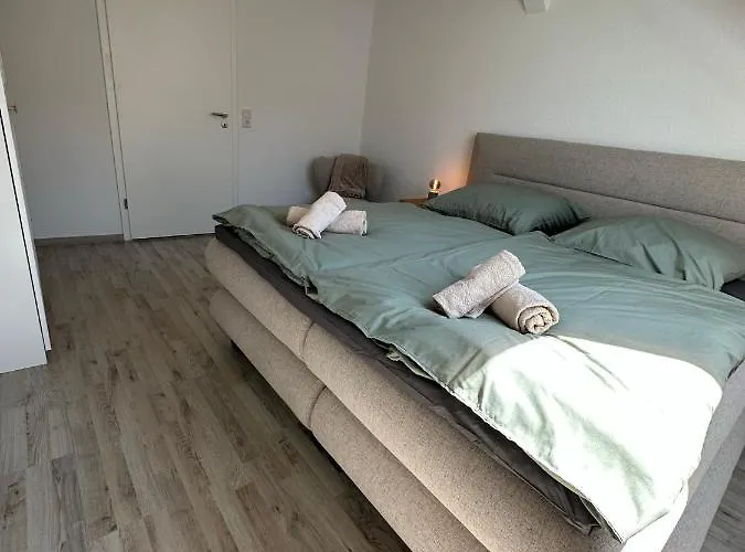 Gemuetliche Neurenovierte Dachgeschosswohnung *